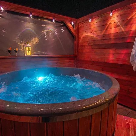 Na Rowni Z Jacuzzi Casa vacanze Ratulow